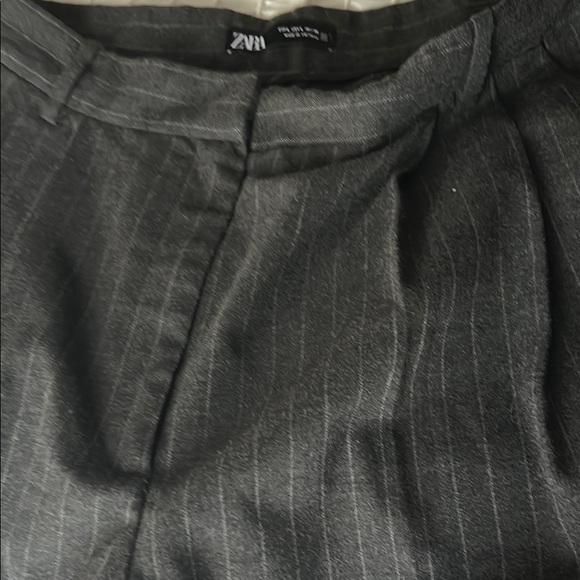 Zara Gray High-Waisted Dress Pants with Pleats - Picture 3 of 4